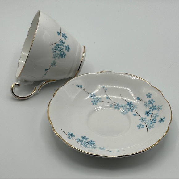 Jackson and Gosling Grosvenor Bone China Blue Floral Tea Cup and Saucer Set - Picture 2 of 10